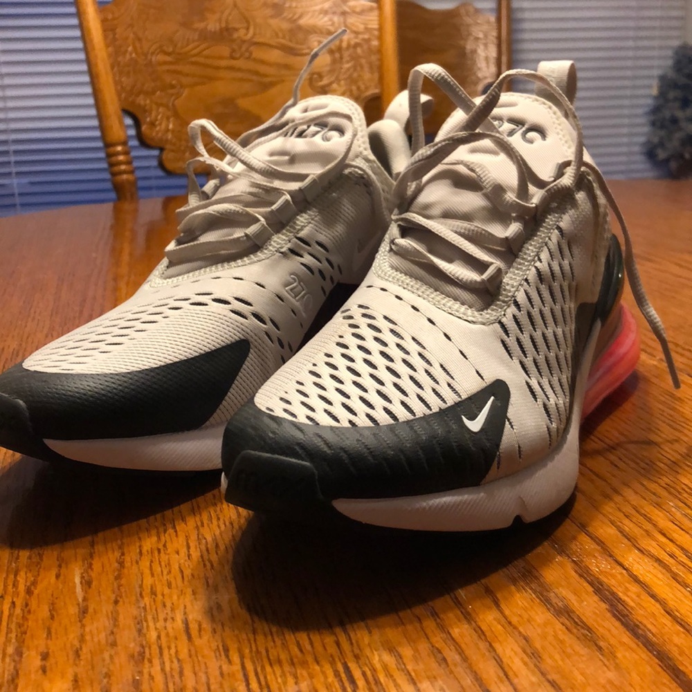 Nike Air Max 270. Tan & Punch